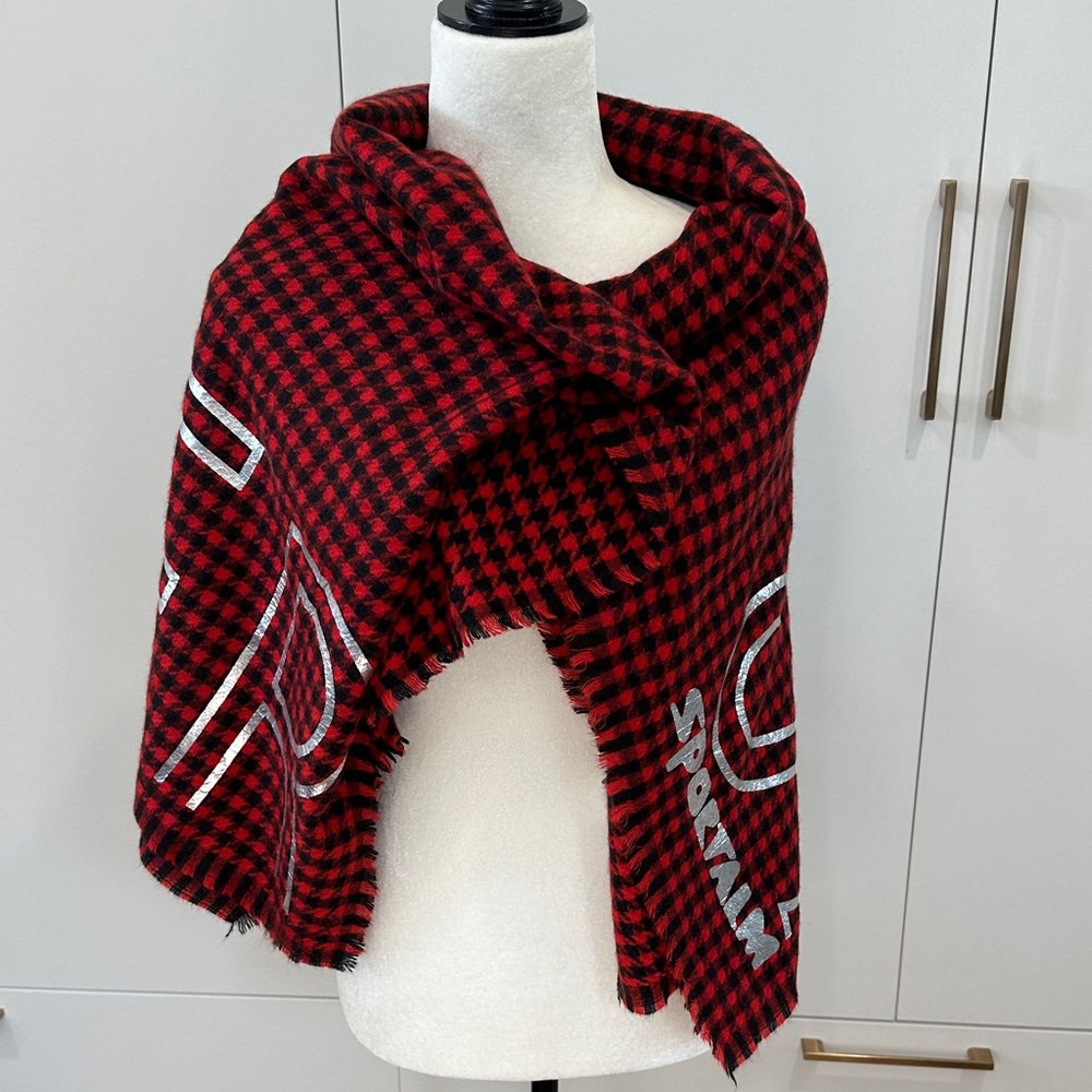 Norvegian luxury ski mountain brand Sportalm Red and Black Scarf 45 x 45